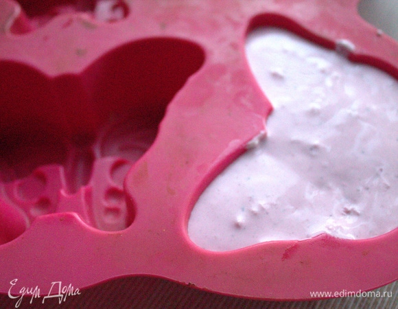 Для подачи заморозила порциями в силиконовой форме для маффинов.