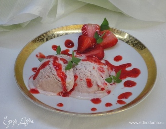 Или полить клубничным сиропом.