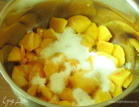 Засыпаем сахаром.