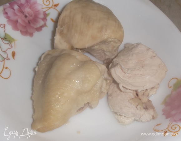 Из бульона вынуть мясо.