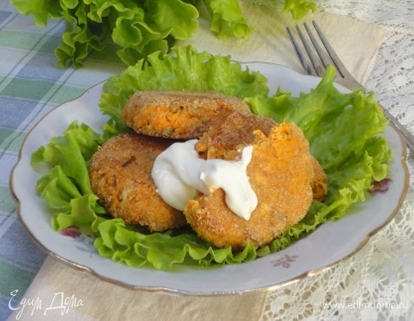 В журнале рекомендовано подавать с листьями любого салат и сметаной. Лично мне было достаточно только сметаны. Если вы приготовите их с вечера, а утром только пропарите, то это будет идеальный завтрак, в завершении которого будет достаточно маленькой чашки кофе.