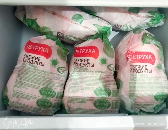 Когда я прочитала о конкурсе, сначала не поняла, почему мне знаком этот бренд. Все стало на свои места, когда я открыла морозильную камеру. Оказывается, эту птицу мы уже давно едим с удовольствием, и именно эти куры лежат в ящике моего холодильника.