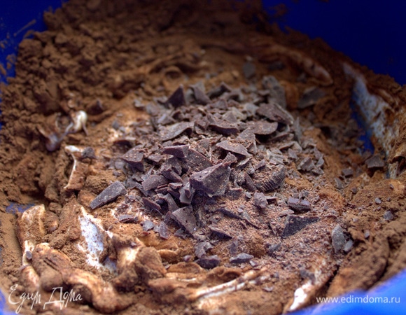 Я нарезала разными кусочками для неоднородной текстуры.