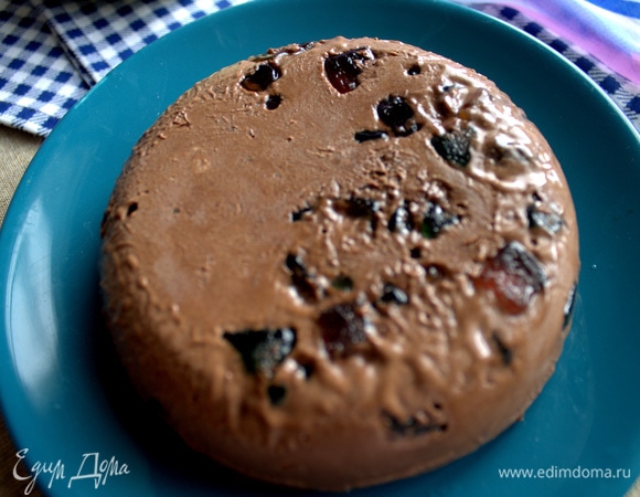 Заморозилось равномерно на этот раз. Ставим форму под струю воды и вынимаем на тарелку.