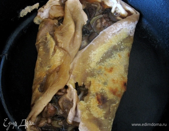 Обжариваем на сковородке, можно и в духовом шкафу запечь — тут по желанию.