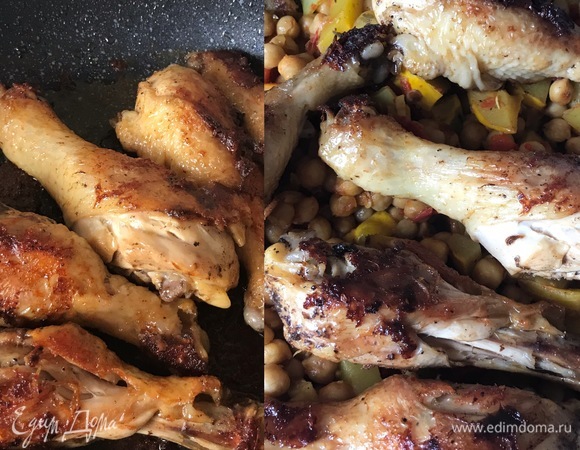 Готовые куриные голени переложить в сковороду с овощами, накрыть крышкой и дать постоять 5 минут.