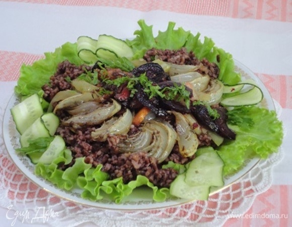 Красно-оранжевые краски основного блюда я решила дополнить зеленью.