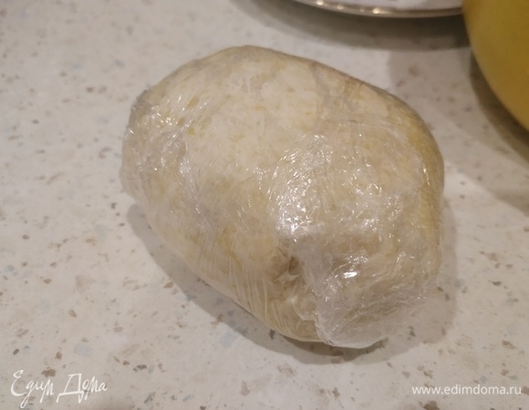 Далее — в пищевую пленку и в холодильник на 30 минут.