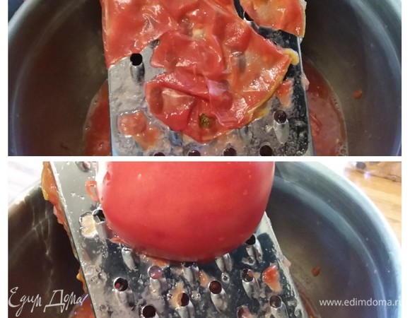 Помидоры очень удобно натереть на терке — так в руке остается только шкурка. Мне понадобилось 3 крупных сочных помидора (можно и больше). Зимой можно использовать консервированные помидоры в собственном соку, предварительно их измельчив.