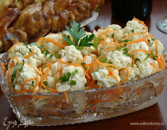 На следующий день вкусная пикантная закуска готова! Перед подачей посыпать рубленой зеленью.