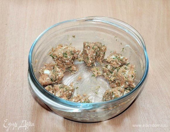 Делим начинку на 8 частей.