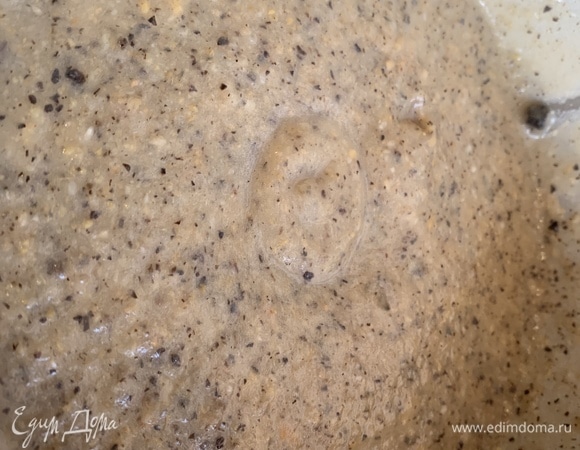 С помощью блендера измельчите содержимое кастрюли. Перед подачей можно посыпать зеленью или добавить сухарики.