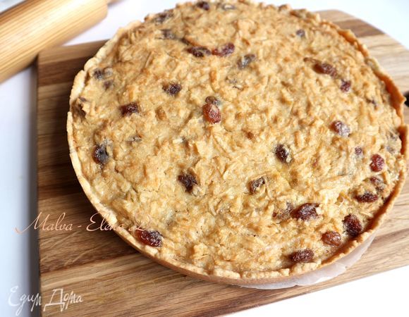 Достать пирог из духовки, дать остыть.