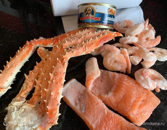 Для солянки я взяла замороженные креветки, клешни камчатского краба, семгу и подкопченные мидии ТМ «Капитан Вкусов».