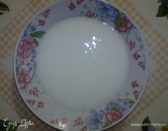 В кефир положить соду, перемешать. Пойдет бурная реакция с выделением углекислого газа.