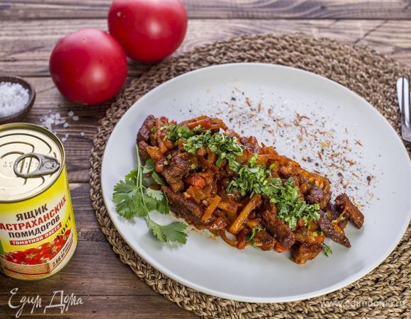 Перед подачей посыпьте азу свежей кинзой.