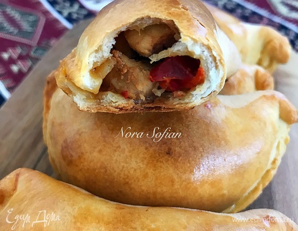 Это очень вкусно! Тонкое хрустящее тесто и сочная начинка!