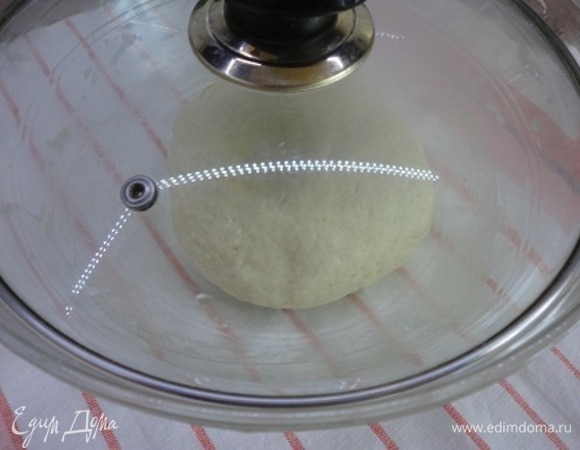 Накрыть тесто и оставить на 1 час.