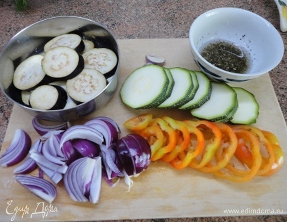 Овощи нарезать произвольно, как вам вдохновение подскажет.