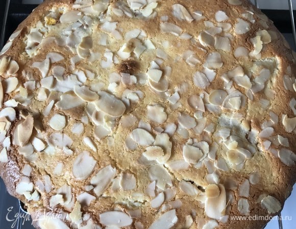 Выпекать чизкейк 40–45 мин. Готовый чизкейк полностью остудить и отправить в холодильник на 2–3 часа.