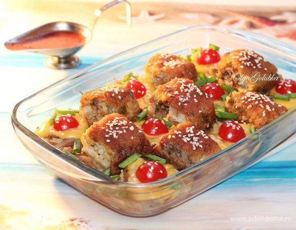 Можно украсить блюдо кусочками плавленого сыра и помидорами черри.