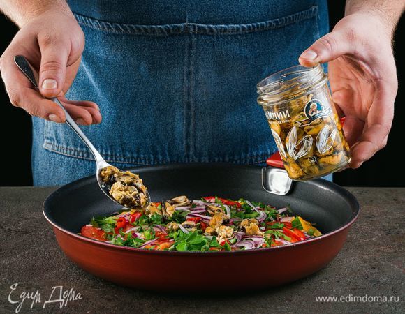 Разложите мидии подкопченные в масле ТМ «Капитан Вкусов».