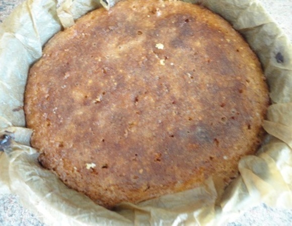 Выпекать 35–40 минут. Готовый кекс, еще горячий, прямо в форме часто проткнуть деревянной шпажкой и полить свежевыжатым соком одного лимона. Оставить до полного остывания.