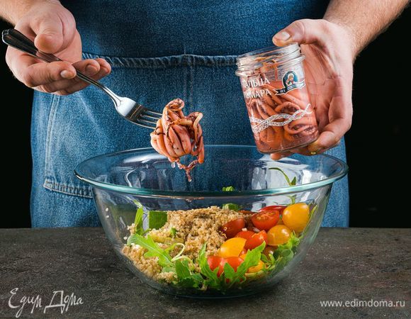 Сверху положите щупальца кальмаров ТМ «Капитан Вкусов»,