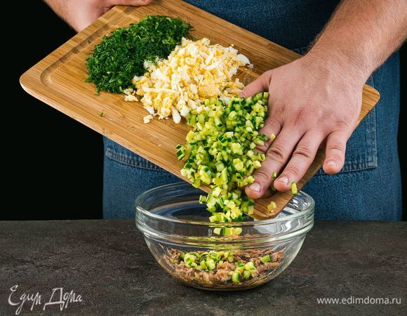 Добавьте остальные ингредиенты, перемешайте.