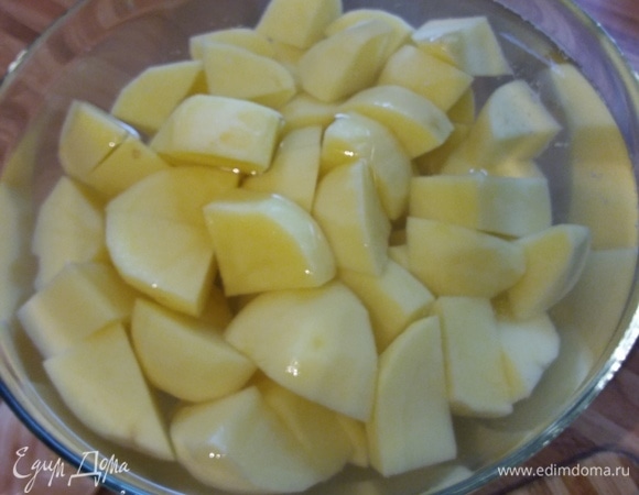 Картофель очистить, нарезать.