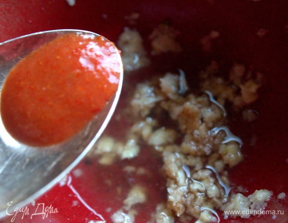 Немного табаско.