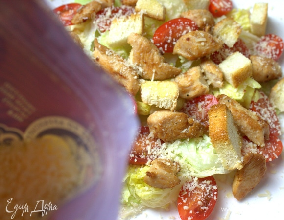 Посыпать пармезаном (у меня литовский сыр).