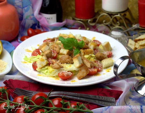 Салат и соус не готовим заранее, только непосредственно перед подачей.