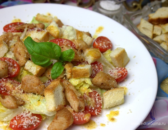 По желанию поливаем дополнительно соусом.