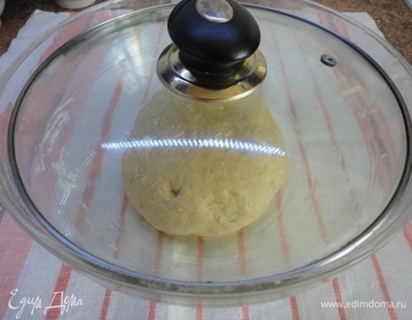 Накрываем тесто и оставляем для подъема.