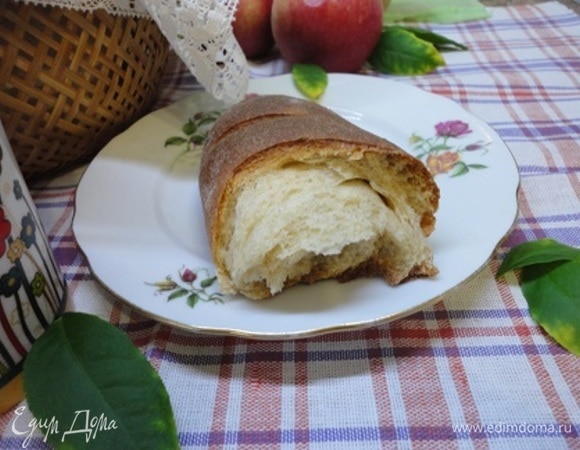 Остужаем на решетке, накрыв полотенцем. Багет настолько самодостаточен, что хорош сам по себе с холодным молоком.