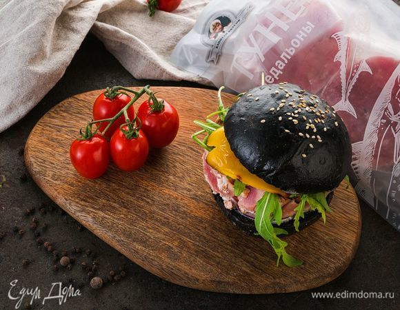 Наслаждайтесь сытным бургером!