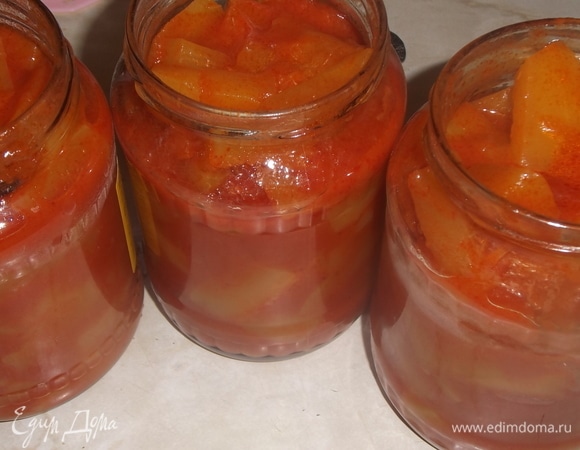 Разложить по банкам. Закатать. Перевернуть до полного остывания. Удачных заготовок! Выход — три банки по 0,7 литра.