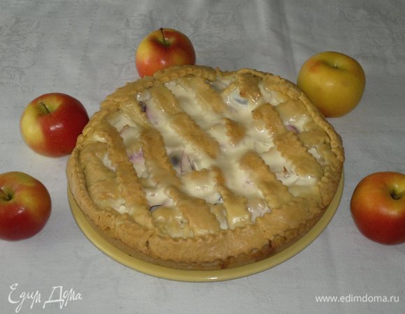 Пирог готов. Он полностью остыл и пропитался заливкой.