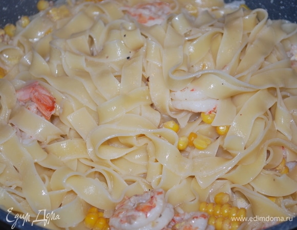 Пасту сварите до состояния аль дэнте и добавьте к соусу.