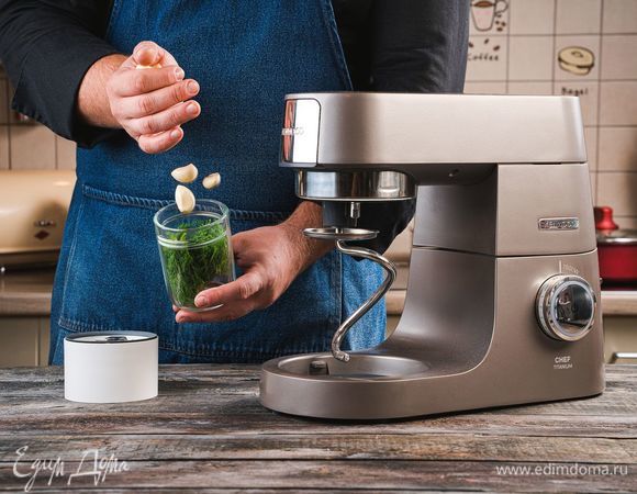 Тем временем приготовьте соус айоли.