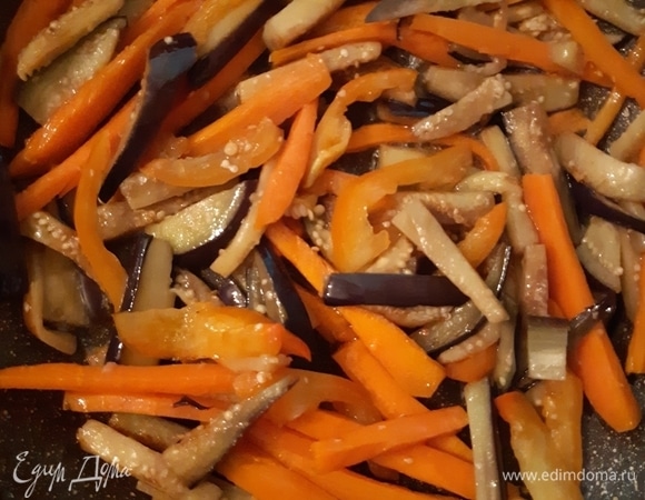 Обжарьте до золотистого цвета.