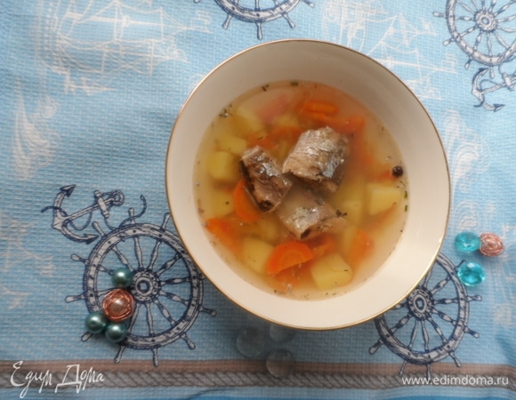 Запустить в суп рыбу, рубленую зелень, соль, перец. Довести до кипения, но не кипятить, а то рыба может развалиться. Вкус супа замечательный благодаря прекрасного качества рыбе ТМ «Капитан Вкусов»!