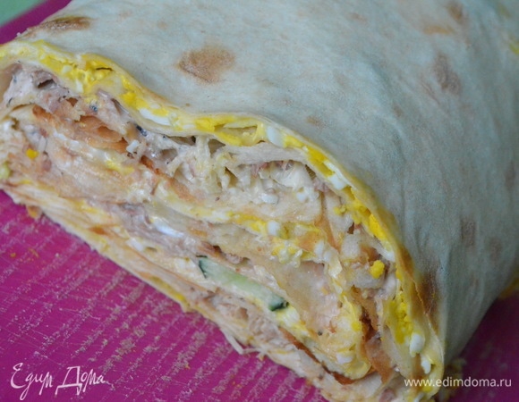 Свернуть рулетом.