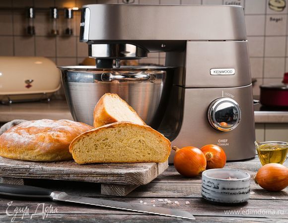 Выпекайте хлеб при 200°С в течение 30 минут. Затем накройте его бумажным полотенцем и дайте отдохнуть 1 час. Приятного аппетита!