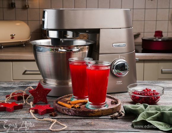 Полезный зимой витаминный напиток готов. Приятного аппетита!