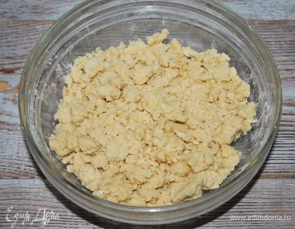 Можно сделать ореховую крошку из любой ореховой пасты по вашему вкусу.