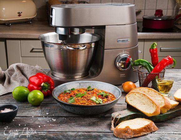 Украсьте готовое блюдо нарезанной зеленью и подавайте к столу. Приятного аппетита!