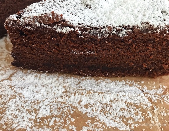 Пирог хорош в теплом и холодном виде.