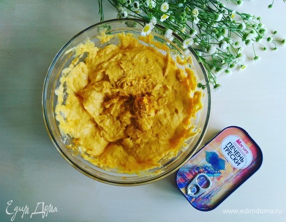 Добавляем черный молотый перец и морскую соль по вкусу.